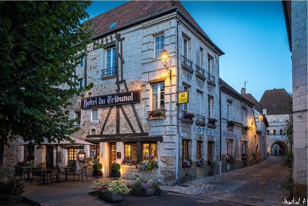 Logis - Hotel & Restaurant Du Tribunal Mortagne-au-Perche Eksteriør bilde