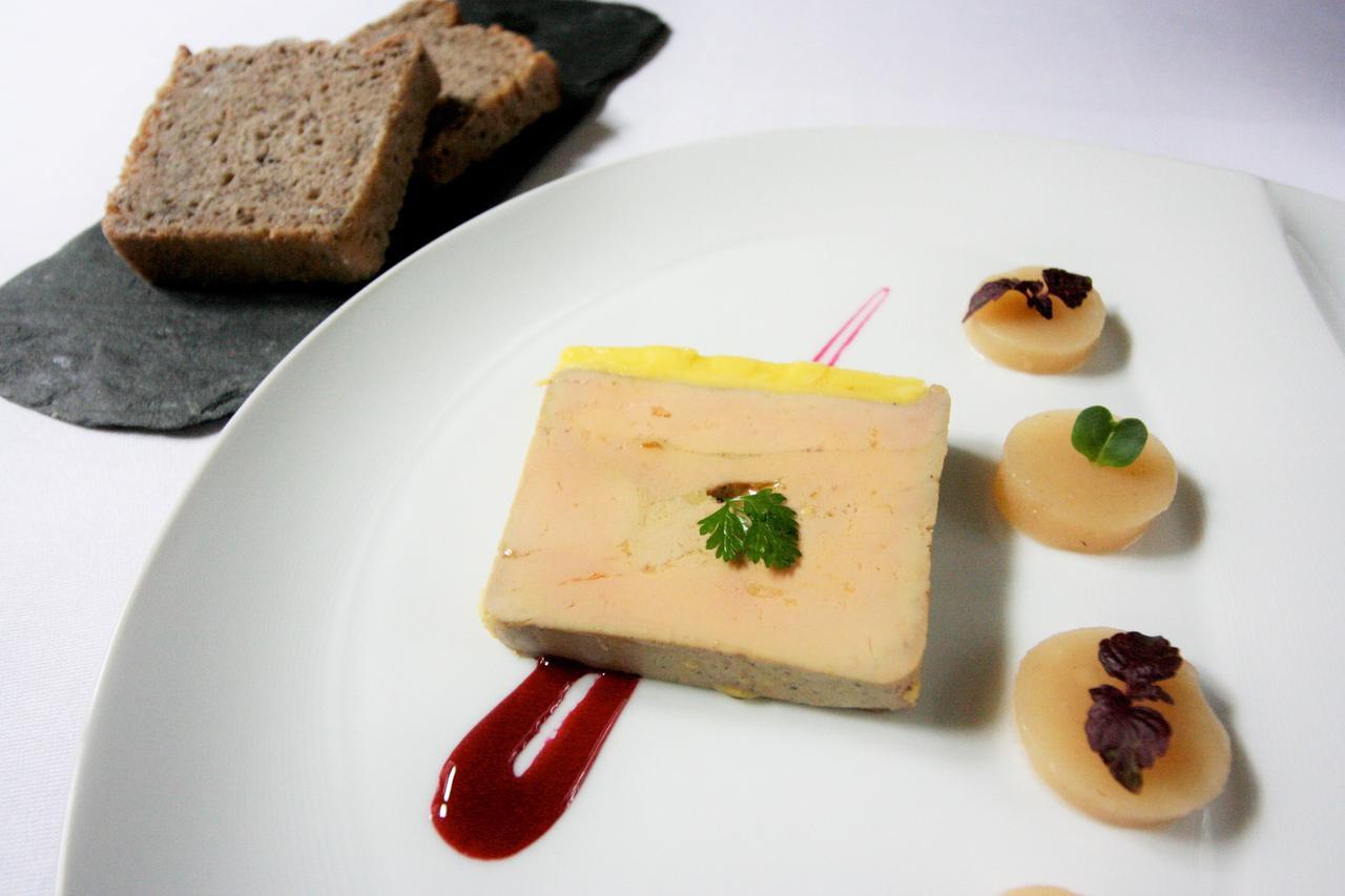 Logis - Hotel & Restaurant Du Tribunal Mortagne-au-Perche Eksteriør bilde