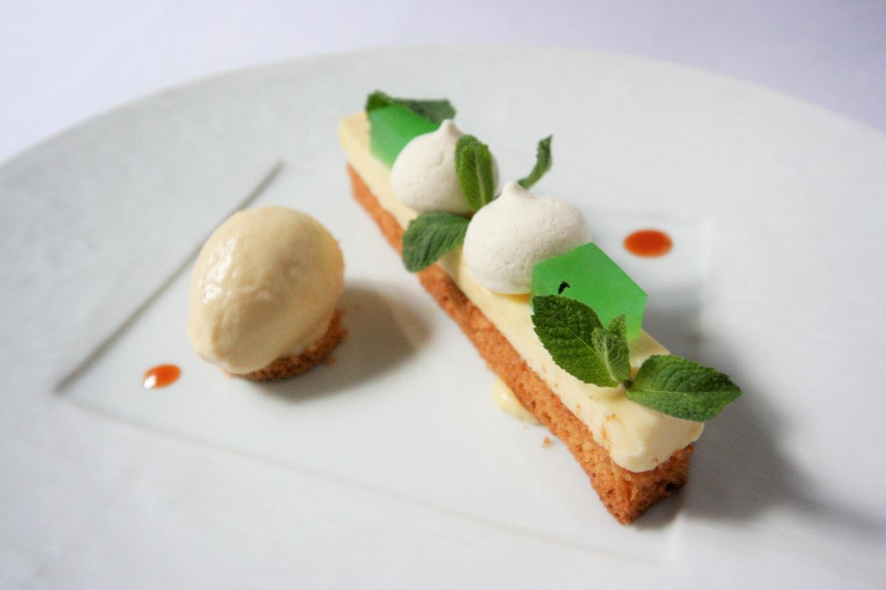 Logis - Hotel & Restaurant Du Tribunal Mortagne-au-Perche Eksteriør bilde
