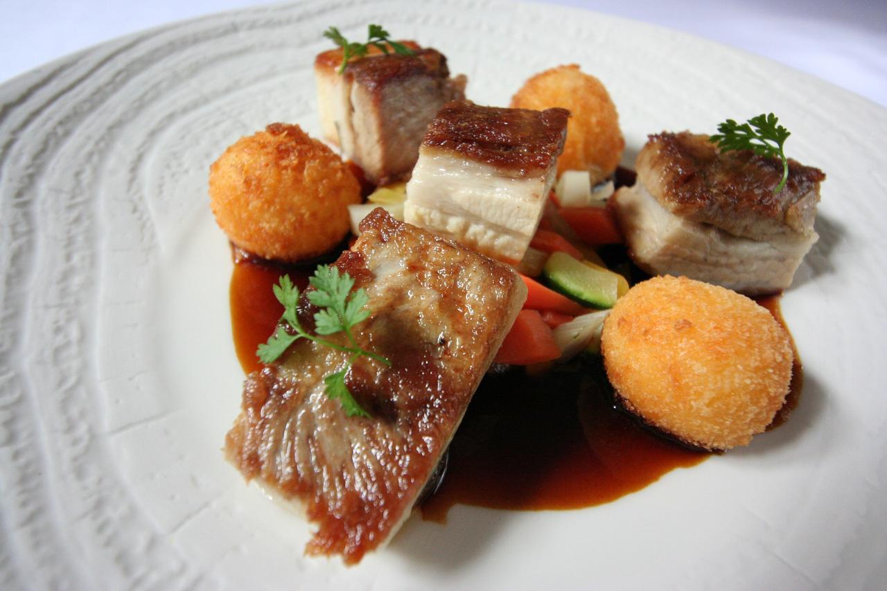 Logis - Hotel & Restaurant Du Tribunal Mortagne-au-Perche Eksteriør bilde