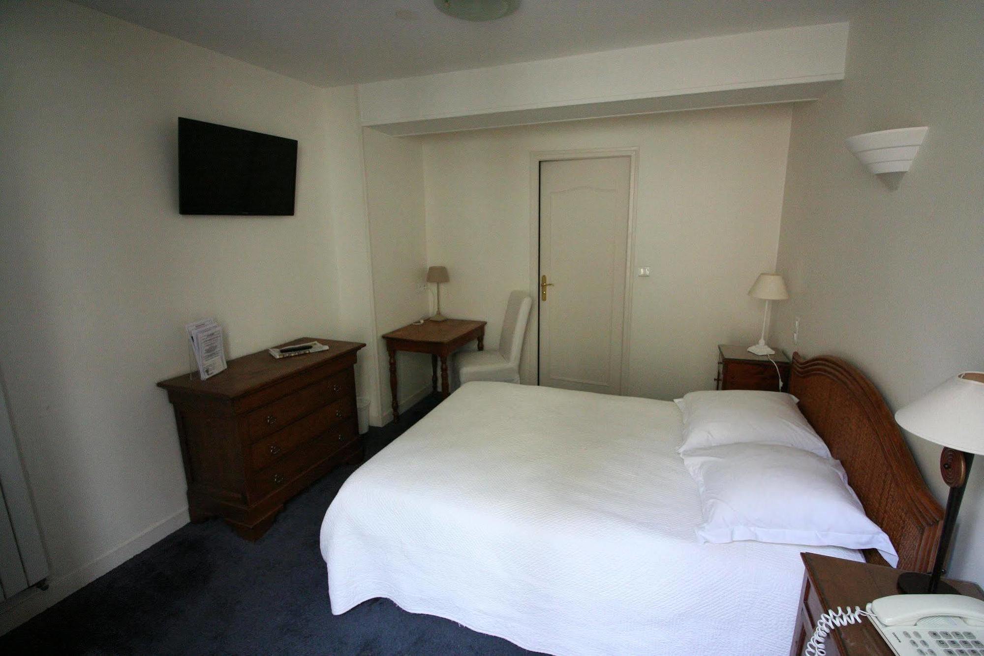 Logis - Hotel & Restaurant Du Tribunal Mortagne-au-Perche Eksteriør bilde