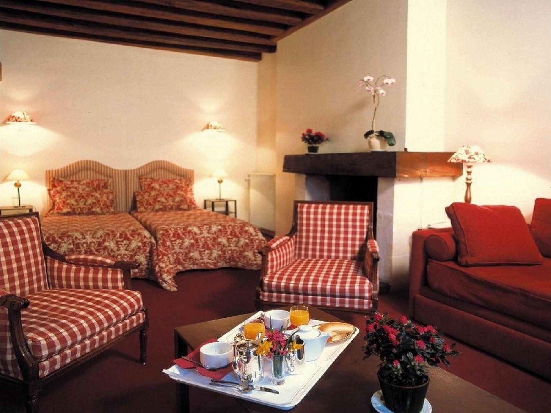 Logis - Hotel & Restaurant Du Tribunal Mortagne-au-Perche Eksteriør bilde